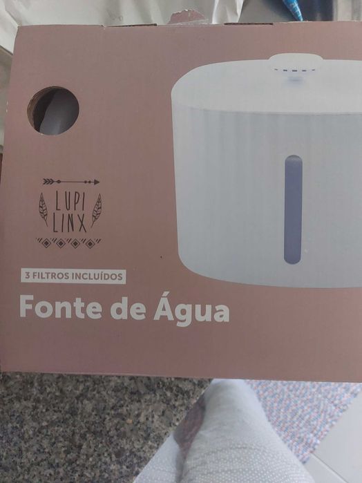 Fonte de água para cães e gatos nova