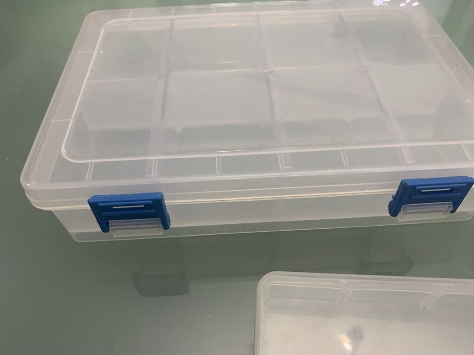 3 caixas com divisorias como novas