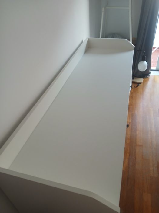 Cómoda branca IKEA