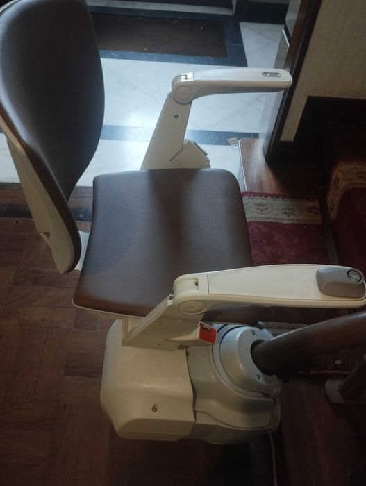 Cadeira elevatória curva