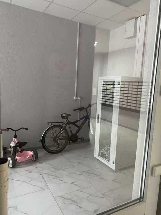 Здається 1 кімнатна в новобудові ЖК Фаворит. Можна на короткий термін