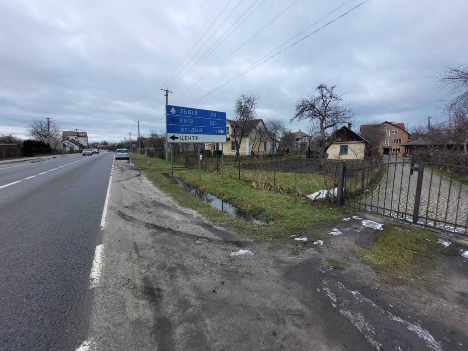 Дерев'яний будинок та земельна ділянка 14 сот. м. Кам'янка-Бузька