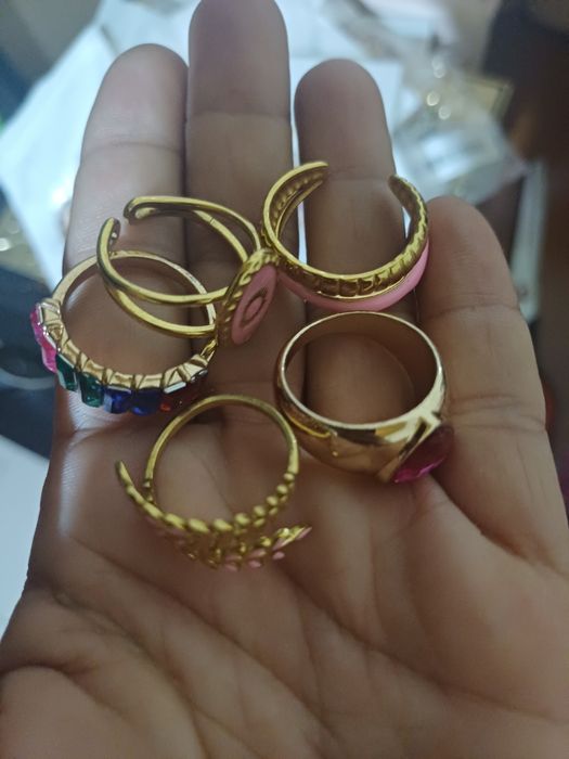 Lote com mais de 50 Anéis