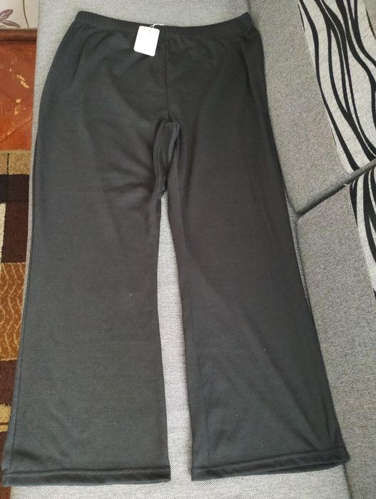 Nowe spodnie dresowe