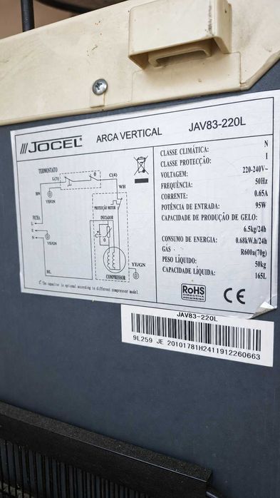 Arca congeladora vertical Jocel – 165 L – A funcionar perfeitamente