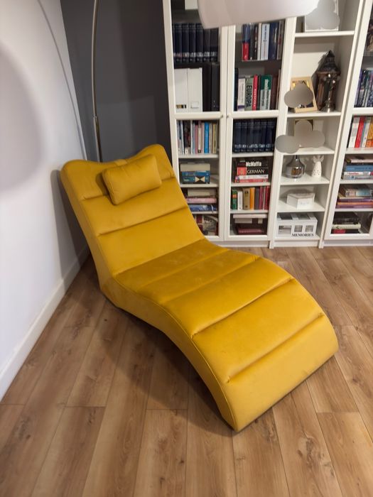 Wygodna żółta leżanka w bardzo dobrym stanie