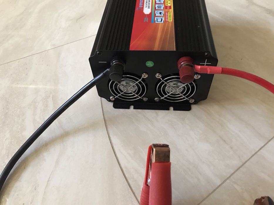 1000 Ватт, вход:12В выход:110В для компьютера, телевизора.