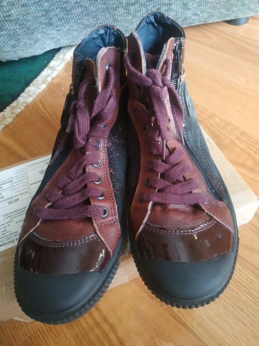 Челсі - Взуття жіноче сапоги і кросівки