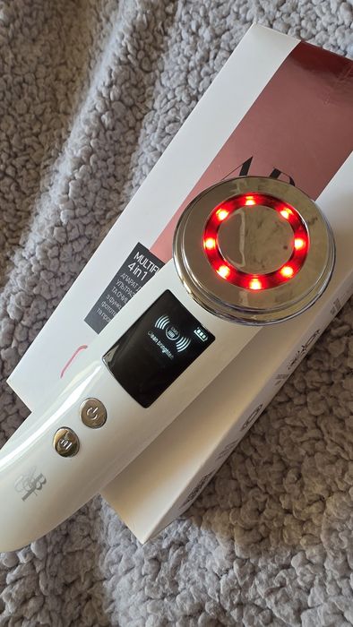 Аппарат для очищения обличчя 4в1