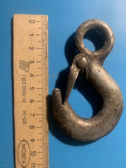 Крюк крючек грузовой с замком