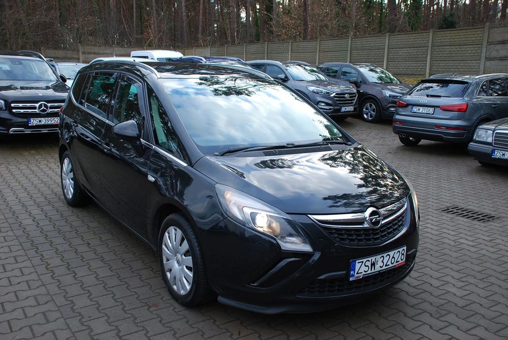 Opel Zafira 7 osobowy ,zarejestrowany, bogata wersja, nawigacja,