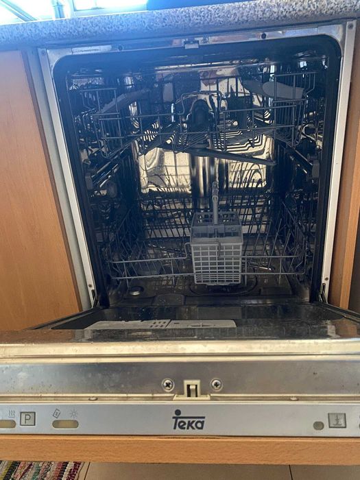 Cozinha completa usada com eletrodomésticos