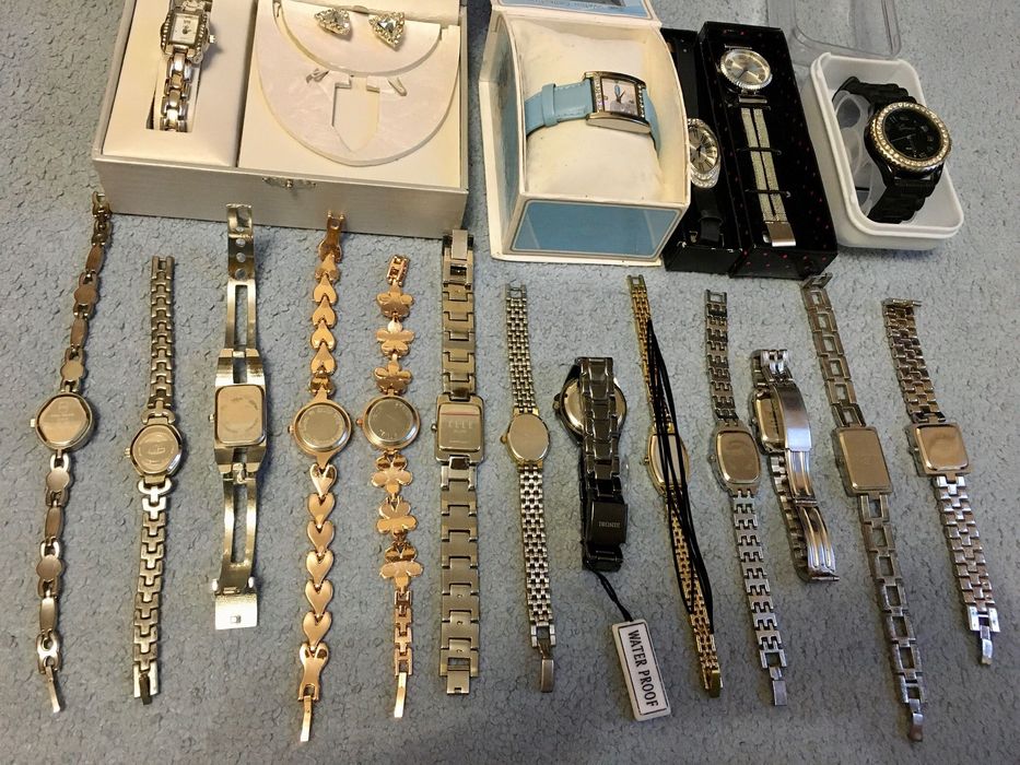 Женские стильные часики.