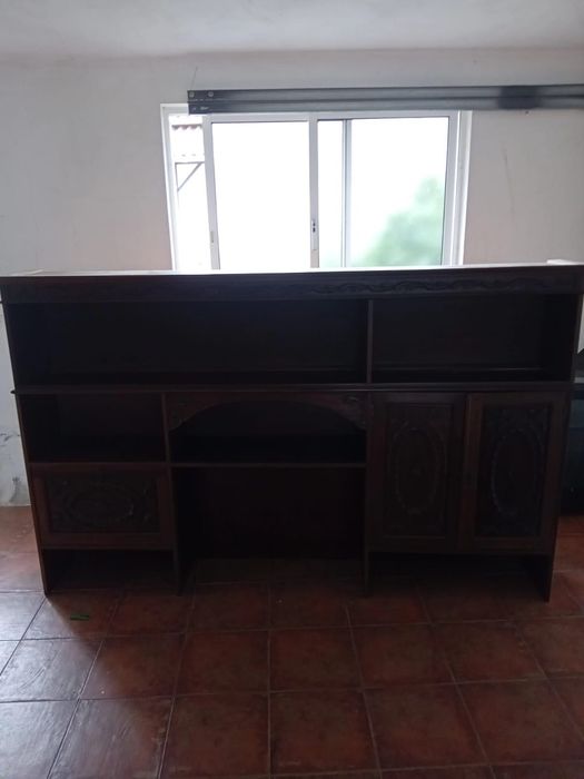 Estante de sala em madeira