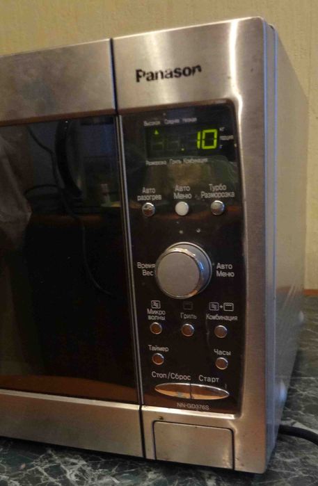 Микроволновая печь Panasonic NN-GD376S рабочая