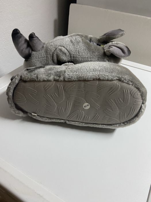 Pantufas rinoceronte novas
