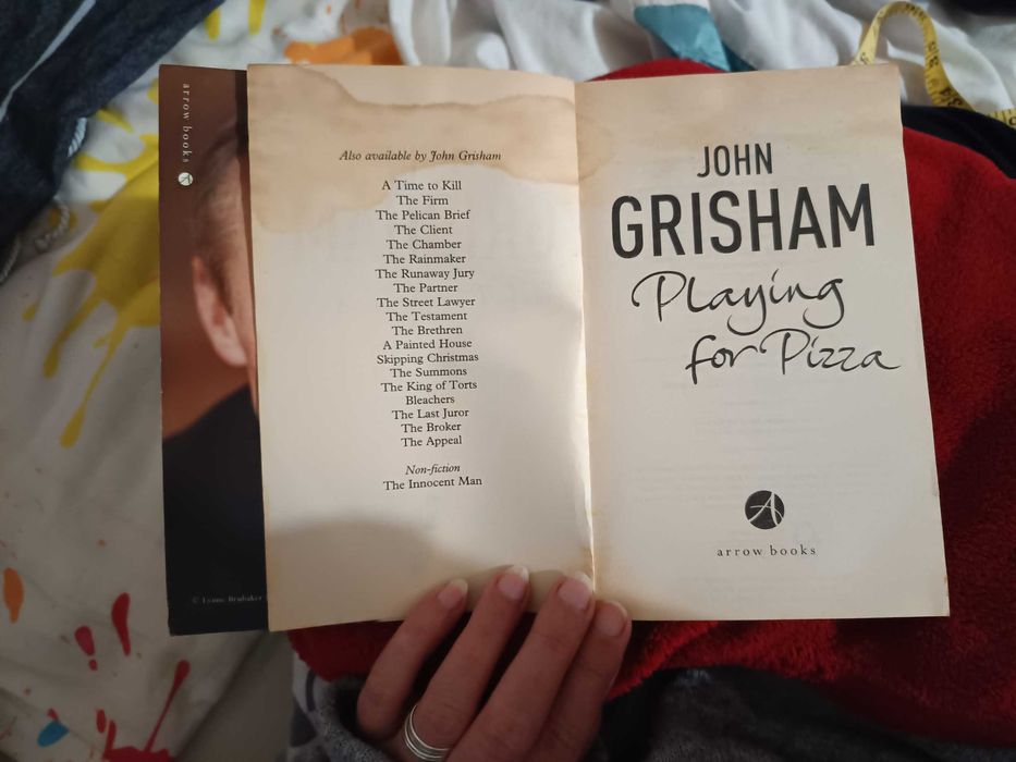 Livro de John Grisham " Playing for Pizza" - Ref.: L - 4