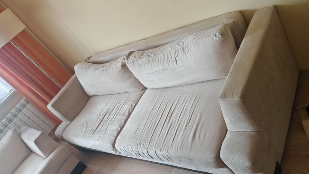 Kanapa + 2 fotele
kanapa szer 240xgł100xwys80
Pow. Spania 140x200
Fotele  szer90xgł85xwys75
Cena za fotele 2x125
Kanapa 250