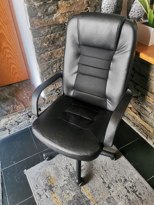 Cadeira de escritório com rodas