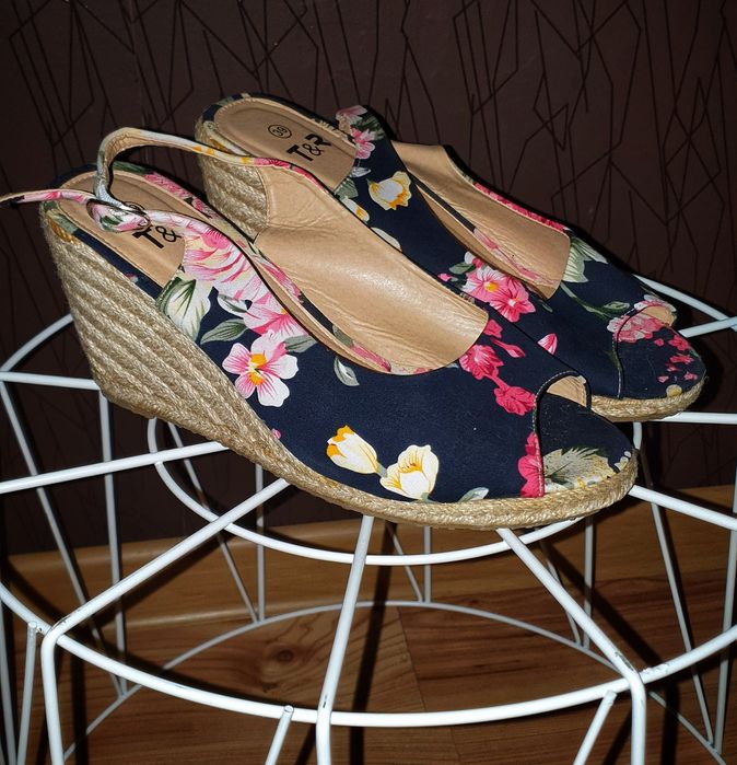 Sandałki na koturnie Boho 38.