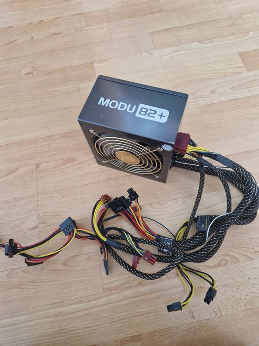 ENERMAX 425W Модульний 24+8(4+4)/8+8(6+2)відео/5sata/2molex Блок живле