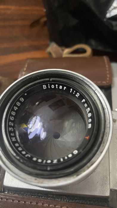 Фотоапарат Praktica з обєктивом Carl Zeiss Jena Biotar 58mm f/2