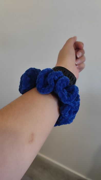 2 scrunchies de material fofinho