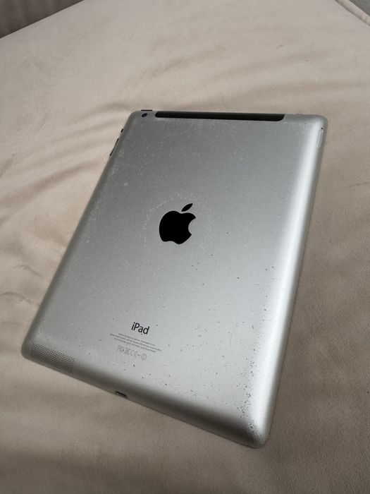 iPad 4 32GB (Не включается / На запчасти / Под восстановление)