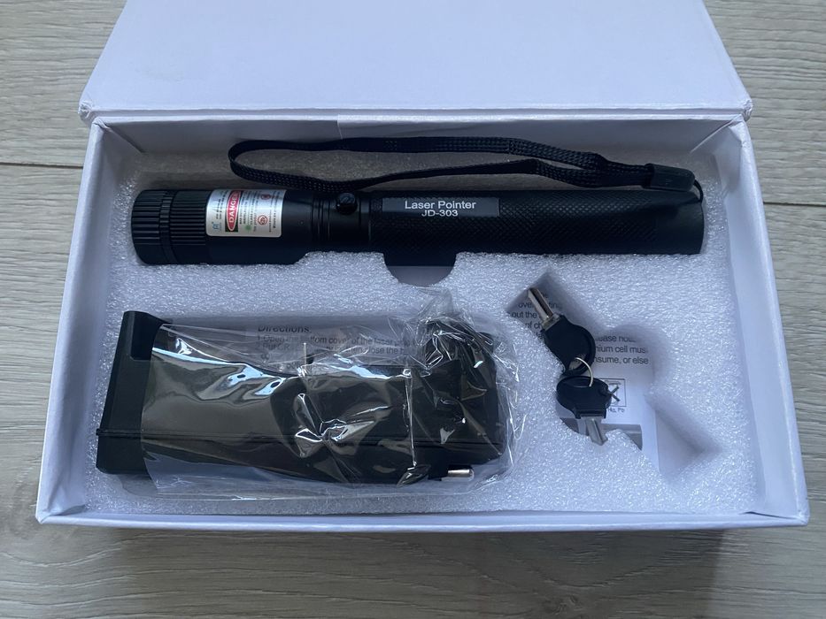 Лазерна вказівка, дуже яскрава, зелена указка