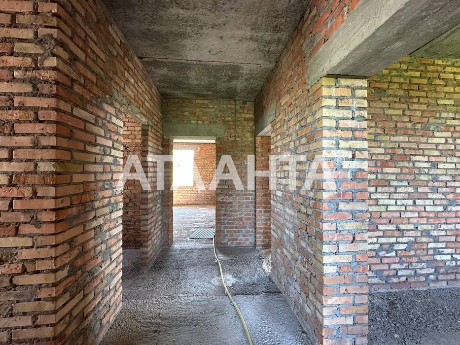 Прода окремостоячого будинку у с. Малехів на пагорбі