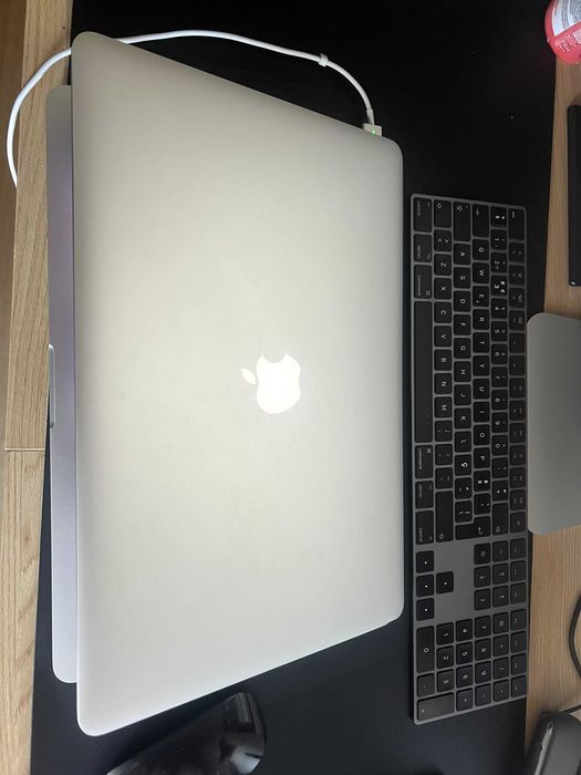 Macbook Pro 15" Mid 2015 (Com duas gráficas)