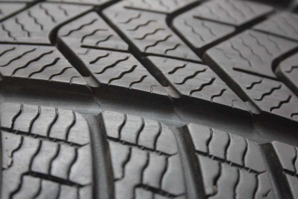 235/45/18 Pirelli Sottozero 3 235/45 R18 98V XL