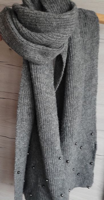 Śliczny milutki szal z dżetami Primark