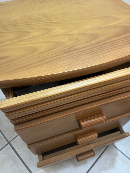 Cómoda com espelho, 2 mesas de cabeceira e cama de casal com colchão