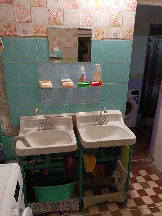 Продається велика кімната в гуртожитку