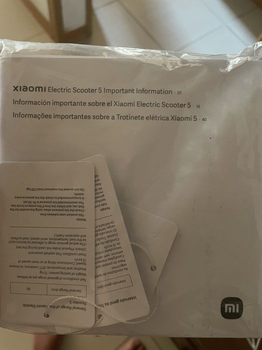 Vendo Xiaomi Scooter 5 em excelente estado, com apenas 88,3 km percorridos