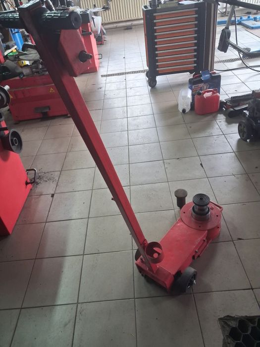 Podnośnik pneumatyczno hydrauliczny 50t