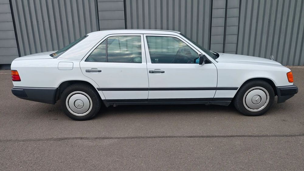 Mercedes-Benz Klasa E Mercedes-Benz 124 2.0 benzyna stan kolekcjonerski