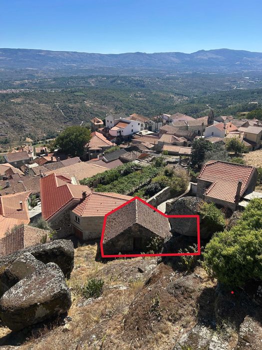 Casa em aldeia - Algodres