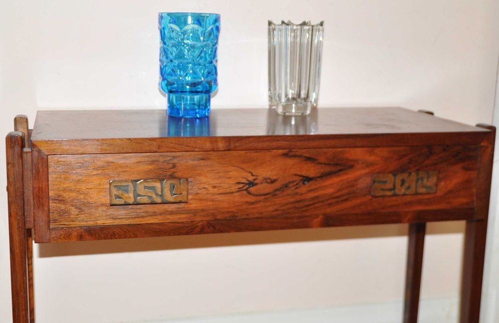 Stół / konsola / komoda w stylu skandynawskim 50 cm. x 72 cm x 31 cm.