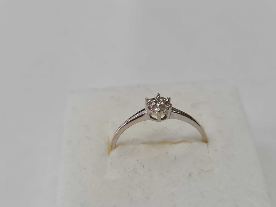 Złoty pierścionek/ 585/ 1.17 gram/ R13/ 7 brylantów