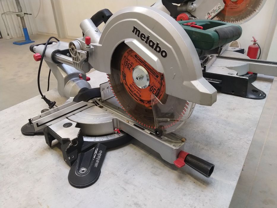 METABO pilarka do cięcia kątowego-ukośnego, uksówka, kapówka KGS 305 M