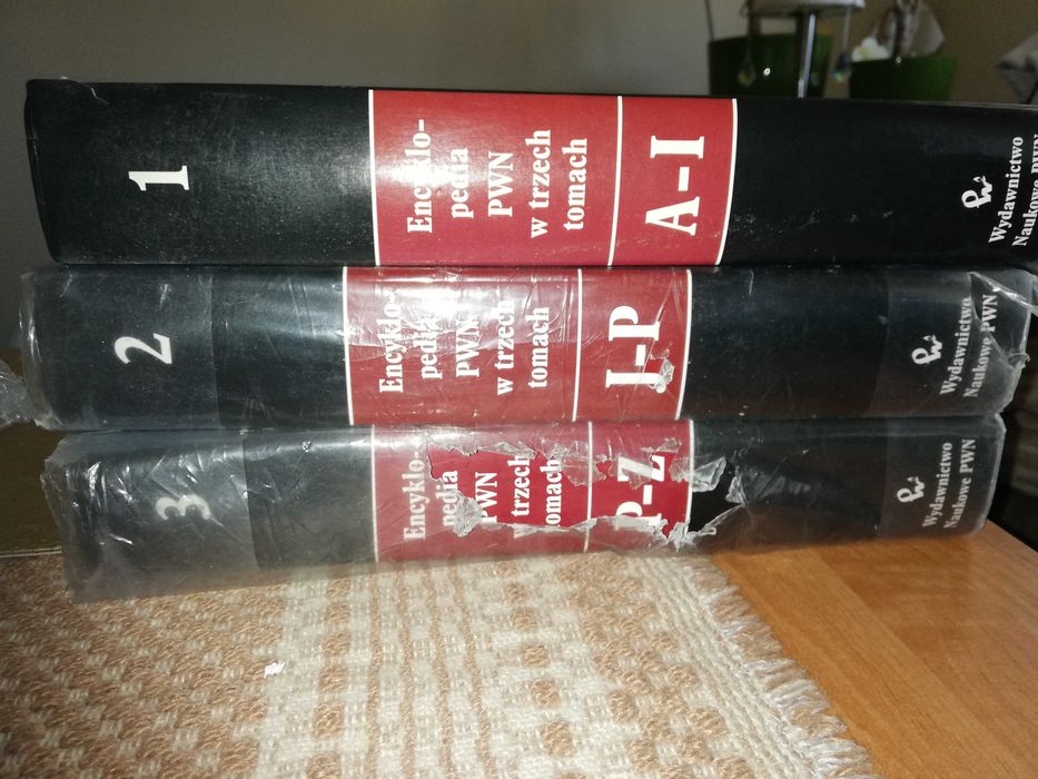 Encyklopedia  PWN w trzech tomach