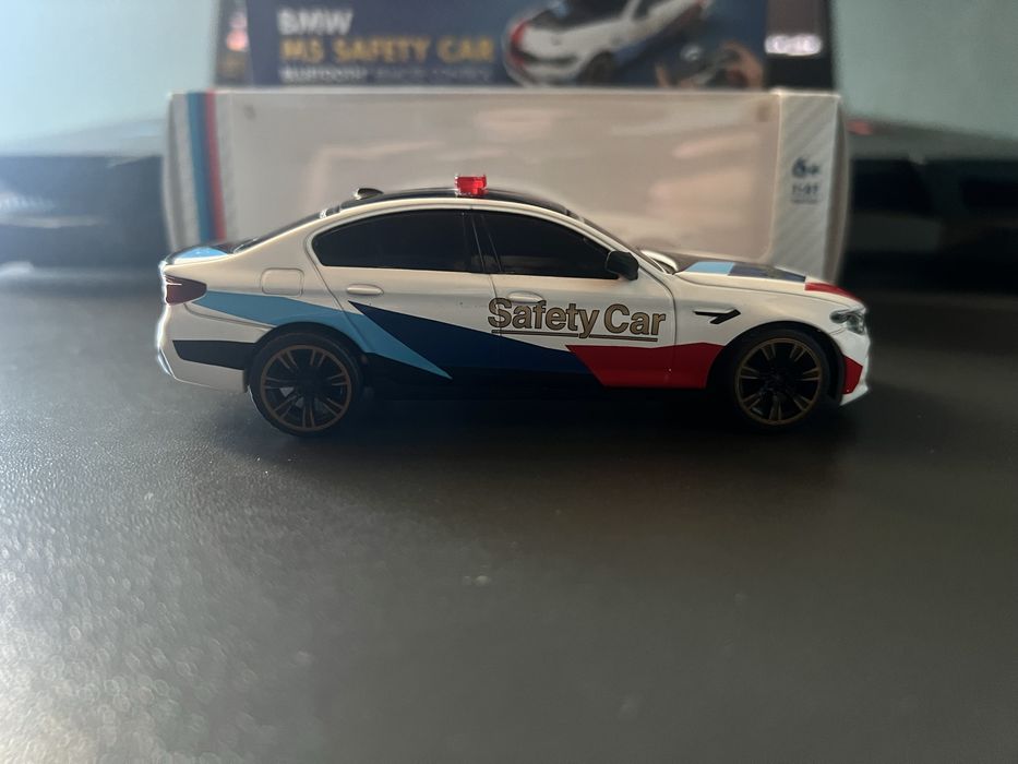 Коллекционная модель BMW M5 Safety car Shell