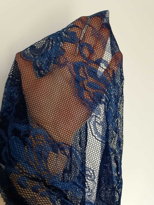 Elegancki granatowy szal / szalik z koronki