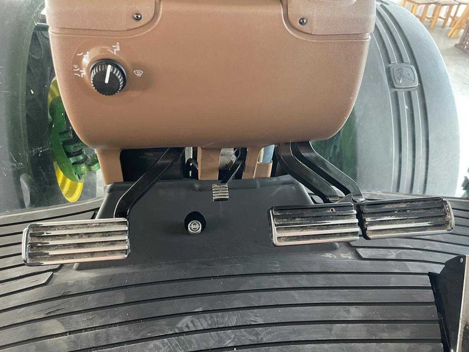 John Deere 8220-2002 року