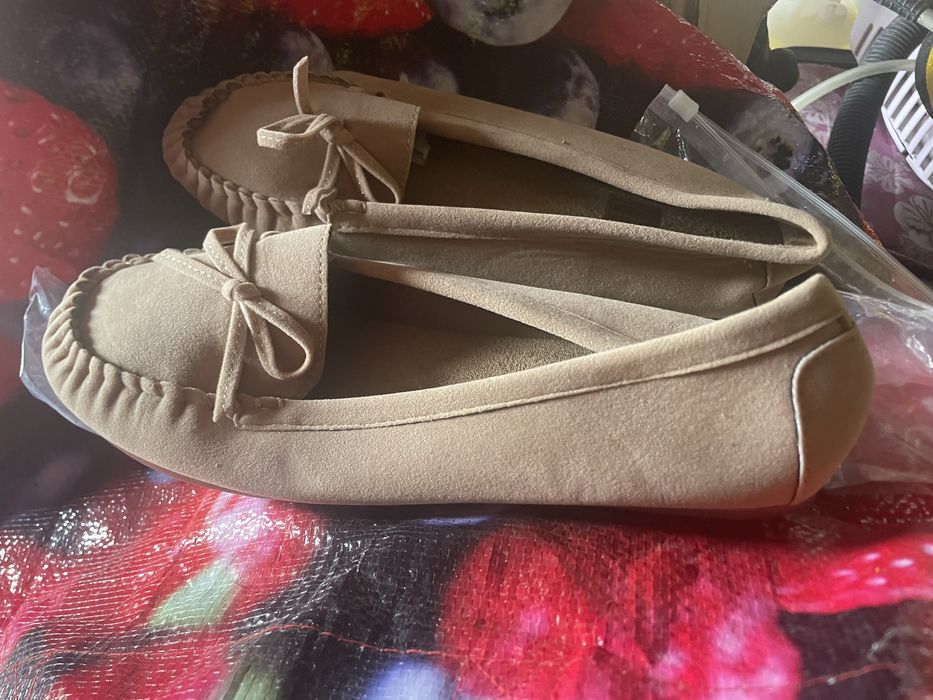 Bota preta por 20 tenis rosa 5 eros rasteirinha 5 eros