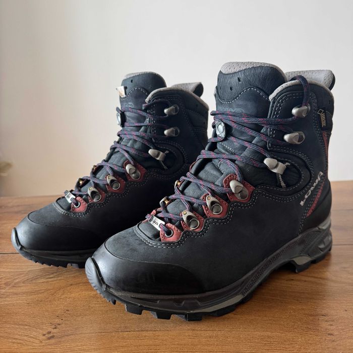 Жіночі трекінгові черевики LOWA 38