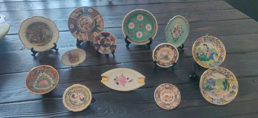 Vendo Bibelôs em porcelana, latão e estanho