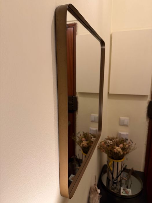 Espelho de parede Marco metal dourado 60 x 60 cm, Kave Home